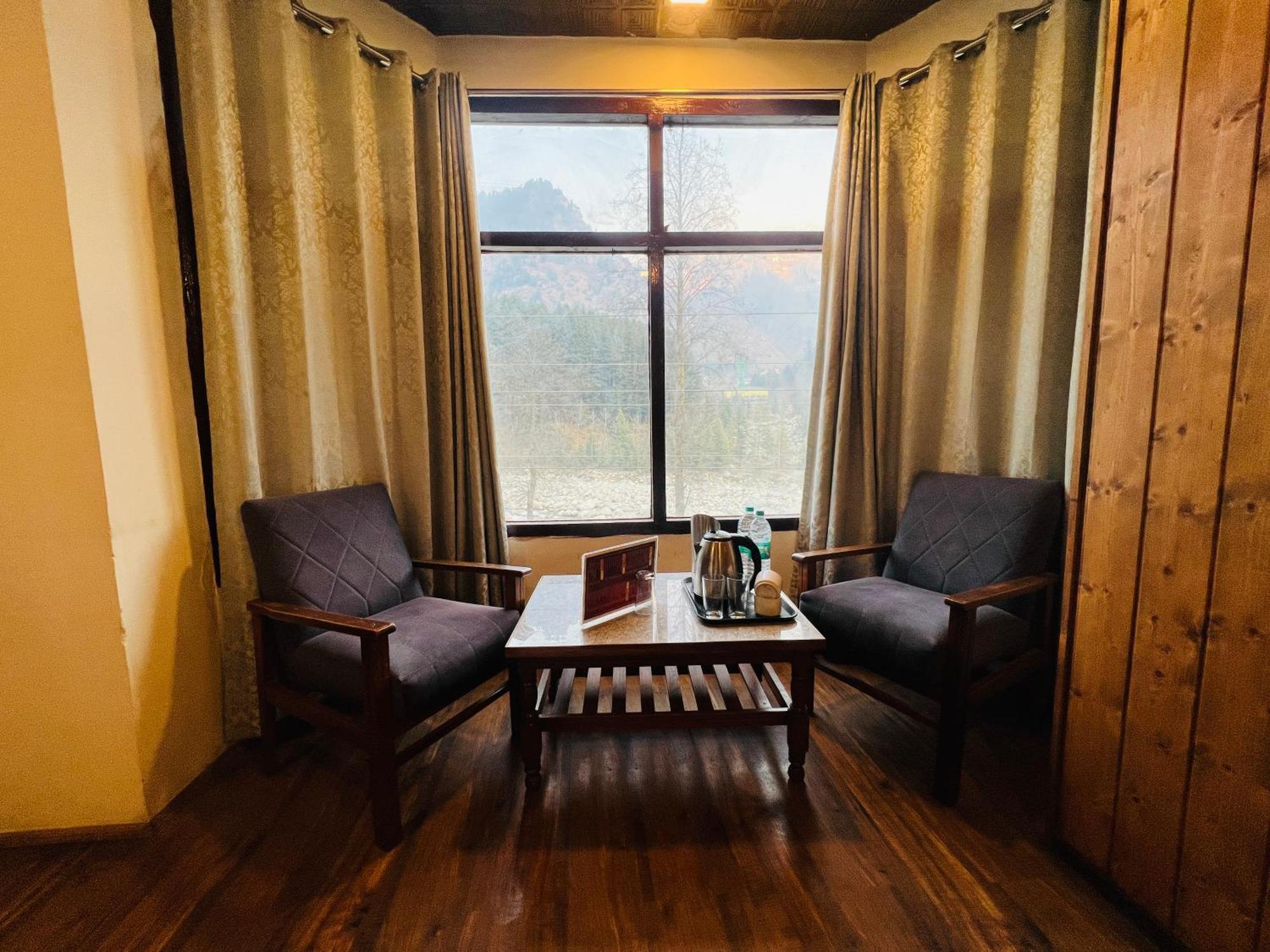 Hotel Green Link -#Near Volvo Bus Stand #Mountain View #River View #Open Terrace Manāli Esterno foto