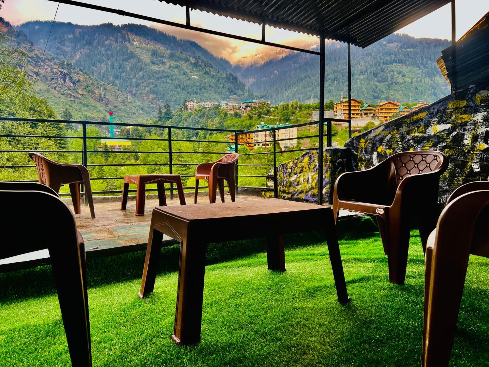 Hotel Green Link -#Near Volvo Bus Stand #Mountain View #River View #Open Terrace Manāli Esterno foto
